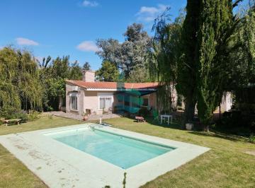Casa · 220m² · 4 Ambientes · 1 Cochera · Venta / Casa Quinta / Carmen de Areco