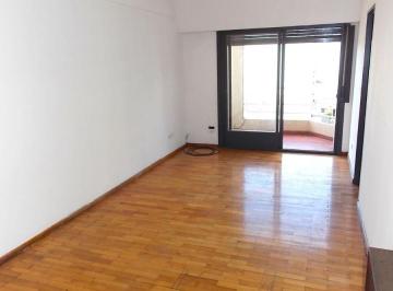 Departamento de 2 ambientes, Lanús · Lanús Este Centro: Semipiso 2 Ambientes con Balcón en Alquiler. Piso 7 Al Frente. Muy Luminoso.