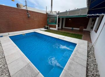 Casa de 4 ambientes, Córdoba · Casa en Venta 3 Dorm. con Patio y Piscina B° Alto Gral. Paz