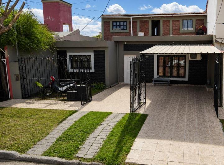 Casa · 190m² · 6 Ambientes · 1 Cochera