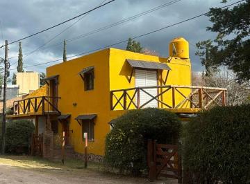 Casa de 9 ambientes, Capilla del Monte · Tres Cabañas con Piscina
