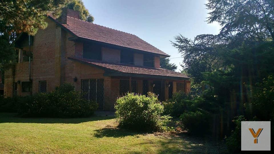 Chalet de 5 dormitorios en venta ubicada en 475 entre 18 de Febrero y 66