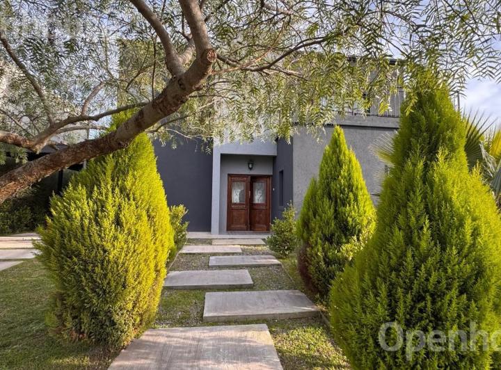 Casa · 180m² · 5 Ambientes · 1 Cochera