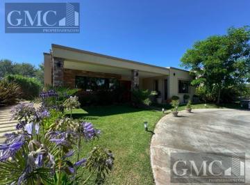 Casa · 3 Ambientes · 2 Cocheras · Venta de Casa en Barrio Privado