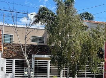 Casa · 240m² · 6 Ambientes · 1 Cochera · Casa 6 Ambientes San Carlos