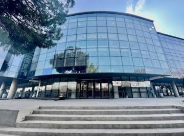Edificio · 5500m² · 330 Cocheras · Edificio de Oficinas Sobre Panamericana - Martinez
