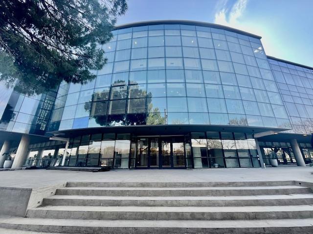Edificio · 5500m² · 330 Cocheras