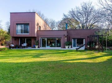 Casa · 400m² · 10 Ambientes · 4 Cocheras · Casa en Barrio Jockey Golf - Lomas de San Isidro