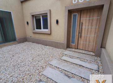 Casa · 190m² · 5 Ambientes · 2 Cocheras · Casa en Venta - 3 Dorm. 3 Baños - Cochera - 800 m² - San Vicente