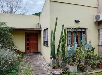 Casa · 180m² · 5 Ambientes · Casa - Lisandro Olmos Etcheverry