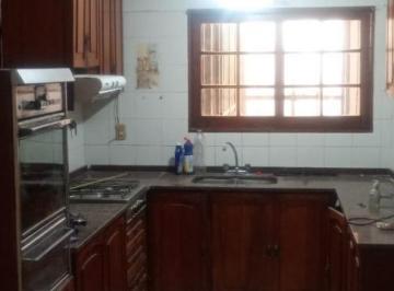 Casa · 228m² · 4 Ambientes · Venta Casa en Planta Alta Dos Dorm. B. Militar