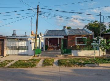 Casa · 126m² · 8 Ambientes · 2 Cocheras · Casa + Depto de 2 Dorm en Venta