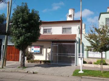 Casa · 140m² · 4 Ambientes · 1 Cochera · Venta de Casa 4 Ambientes Ramos Mejia