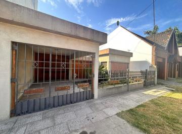 Casa · 147m² · 4 Ambientes · 1 Cochera · Venta Casa 3 Ambientes Villa Luzuriaga