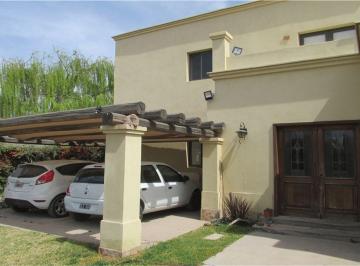 Casa · 235m² · 8 Ambientes · 2 Cocheras · Casa 2 Dorm. en Venta Vistalba Lujan de Cuyo