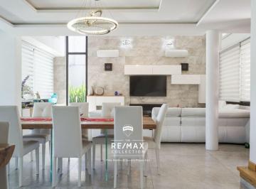 Casa · 335m² · 6 Ambientes · 2 Cocheras · Casa en Venta Saint Thomas Oeste Cuotas Permuta