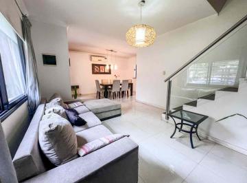 Casa · 132m² · 4 Ambientes · 1 Cochera · Casa 4 Ambientes con Jardin y Pileta Burzaco