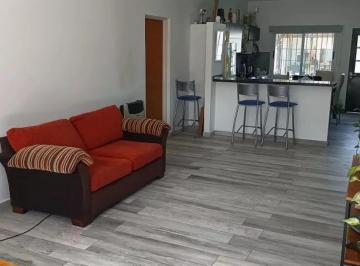 Casa · 145m² · 4 Ambientes · 2 Cocheras · Casa en Venta - 3 Dorm. 2 Dorm. - 300 m² - Manuel Alberti