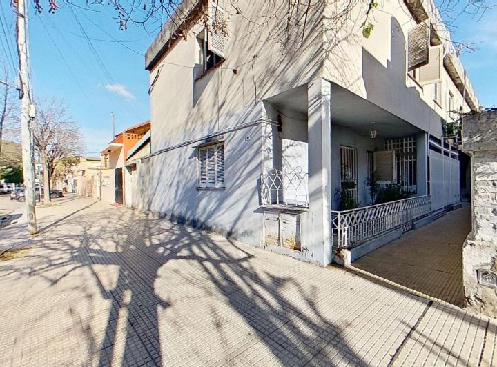 Casa · 74m² · 4 Ambientes · 1 Cochera