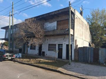 Casa · 150m² · 6 Ambientes · Casa Mas Dos Deptos en Venta Isidro Casanova