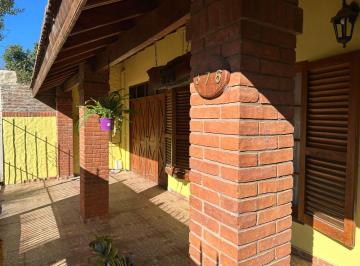 Casa · 160m² · 3 Ambientes · 2 Cocheras · Casa en Venta en Burzaco con PH en Planta Alta