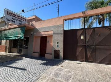 Casa · 200m² · 6 Ambientes · Casa en Venta - 3 Dorm. 2 Baños - 400 m² - Mercedes