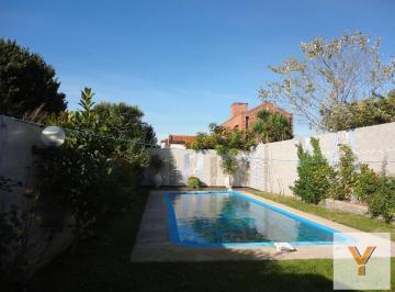 Casa · 189m² · 6 Ambientes · 2 Cocheras · Dúplex en Venta - 5 Dorm. 4 Baños - Cocheras - 530 m² - Constitución