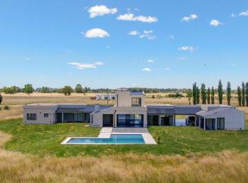 Casa · 453m² · 6 Ambientes · 2 Cocheras · Venta Chacra Estancia Benquerencia S. m del Monte