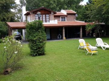 Casa · 260m² · 5 Ambientes · 1 Cochera · Venta Casa 5 Ambientes C/ Pileta Parque Exaltacion