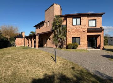 Casa · 311m² · 5 Ambientes · 3 Cocheras · Venta Casa 5 Amb La Concepción, Luján Apta Crédito