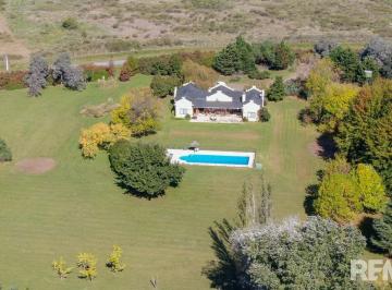 Casa · 255m² · 6 Ambientes · Venta Chacra 3 Has 6 Amb Las Vizcachas Amoblada