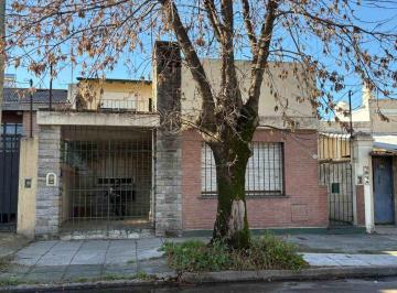 Casa · 198m² · 5 Ambientes · 1 Cochera · Venta Casa 5 Amb Multifamiliar