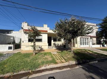 Casa · 88m² · 3 Ambientes · 1 Cochera · Venta Casa 3 Ambientes Ramos Mejia