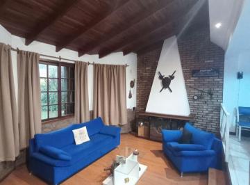 Casa de 3 ambientes, Almirante Brown · Chalet de 3 Ambientes con Piscina y Cochera Para 3 Vehículos. Apto Crédito