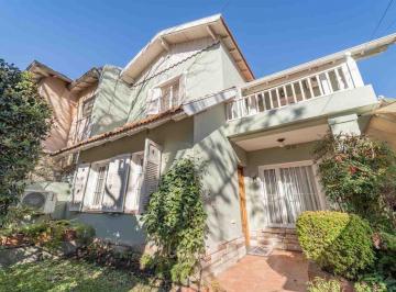 Casa · 212m² · 6 Ambientes · 2 Cocheras · Venta Casa 6 Ambientes con Jardín y Pileta Olivos