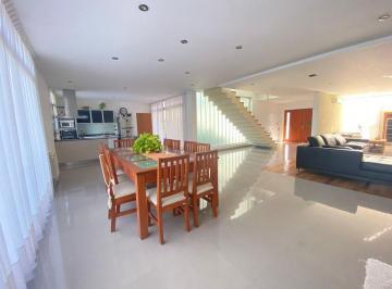 Casa · 300m² · 6 Ambientes · 3 Cocheras · Casa en Venta en Gonnet