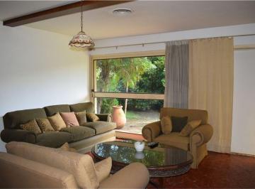Casa · 202m² · 6 Ambientes · 2 Cocheras · Casa en Venta en Villa Elisa
