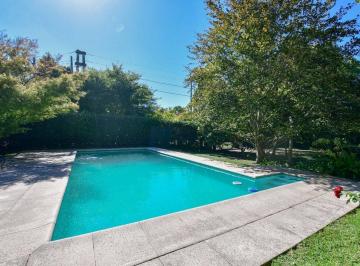 Casa · 220m² · 8 Ambientes · 2 Cocheras · Casas en Venta Villa Elisa. La Plata