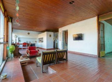 Casa · 100m² · 4 Ambientes · 1 Cochera · Venta de Casa de 3 Dorm. y 600 m de Jardin