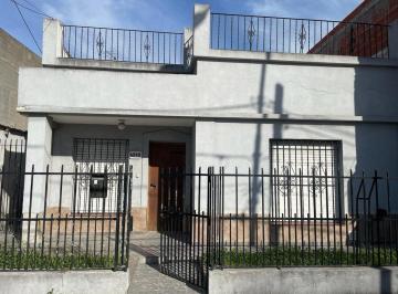 Casa · 167m² · 2 Ambientes · Casa en Venta Sobre Av en Berazategui