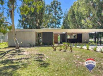 Casa · 260m² · 5 Ambientes · 1 Cochera · Casa en Alquiler y Venta Miralagos, 3 Dorm.