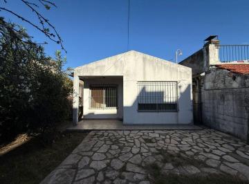 Casa · 68m² · 3 Ambientes · Venta Casa 3 Ambientes en Bernal Oeste
