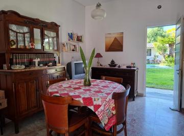 Casa · 140m² · 4 Ambientes · 2 Cocheras · Casa con Jardín y Cochera Ideal Dos Familias