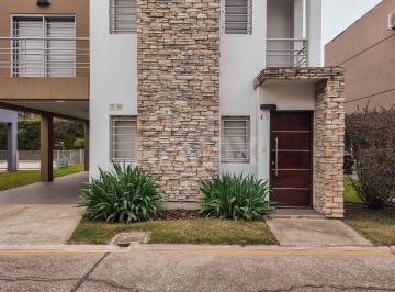 Casa · 119m² · 4 Ambientes · 1 Cochera · Venta Casa 4 Amb Bambu Village Canning Pileta