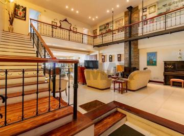 Casa · 318m² · 4 Ambientes · Casa con Jardin y Pileta Financia 100%!