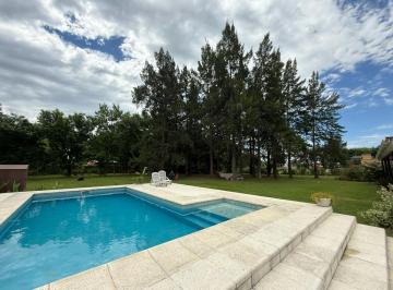 Casa · 180m² · 5 Ambientes · 2 Cocheras · Casa 5 Ambientes en Fincas de San Vicente Chacras