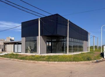 Local comercial · 185m² · Alquier/local/ingreso Vehicular Lateral/ Los Arces