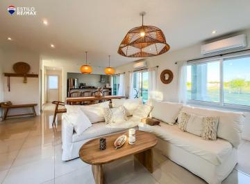 Casa · 160m² · 4 Ambientes · 2 Cocheras · Casa Haras del Sur III *acepta Financiacion*
