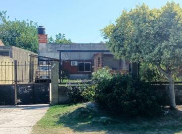 Casa · 130m² · 4 Ambientes · 1 Cochera · Casa 3 Dorm. en Venta Los Hornos