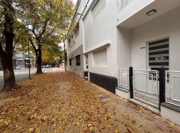 PH · 90m² · 4 Ambientes · PH en Venta, Pa, 3 Dorm. y Balcón